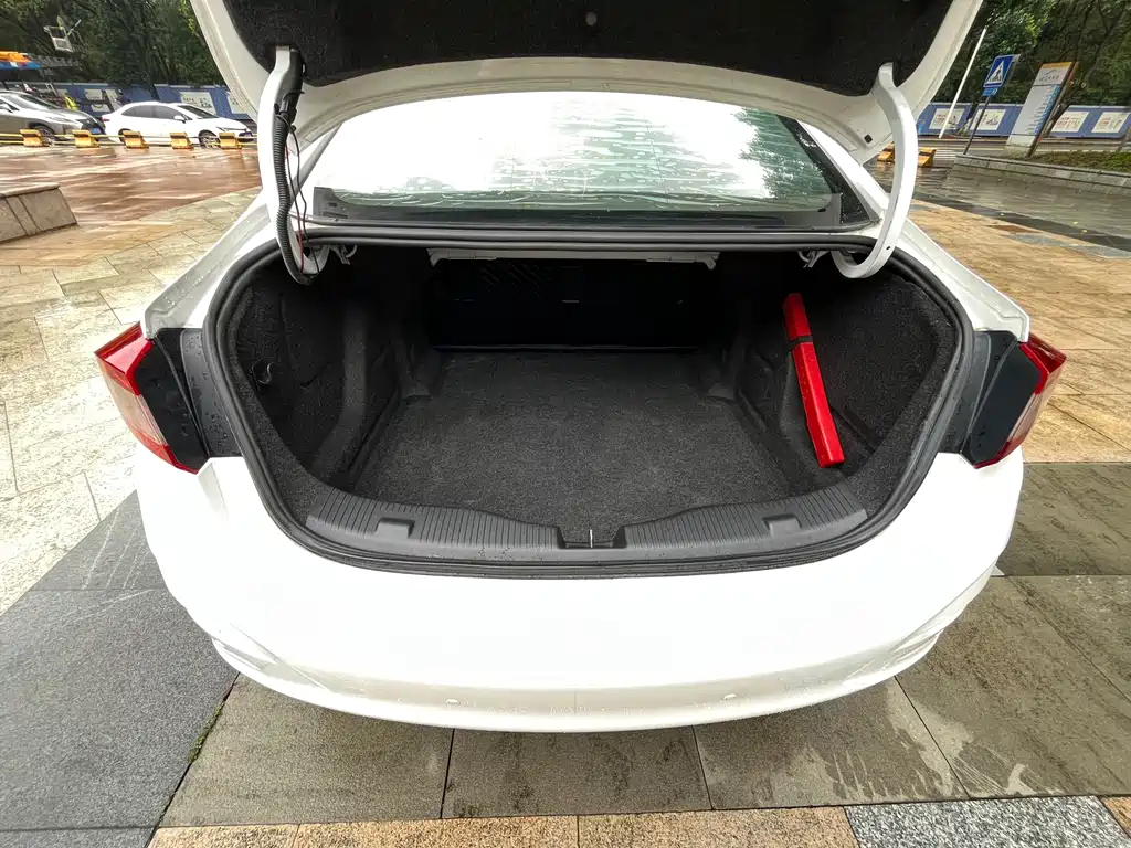 Chevrolet Cruze 2017 1.5L Auto Pioneer Sunroof Edition