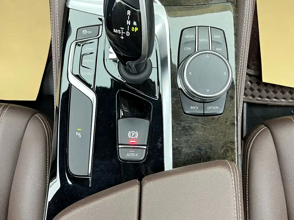 BMW 5 Series 2019 525Li M Sport Package