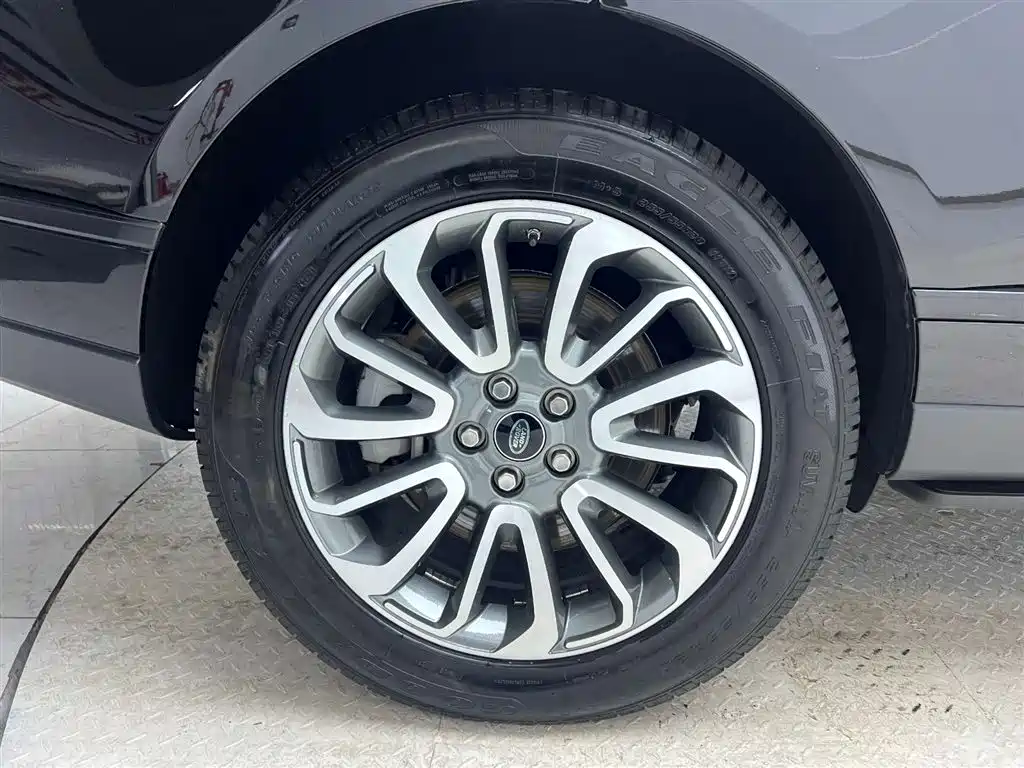 Range Rover 2020 3.0 L6 Heritage Extended Wheelbase Edition