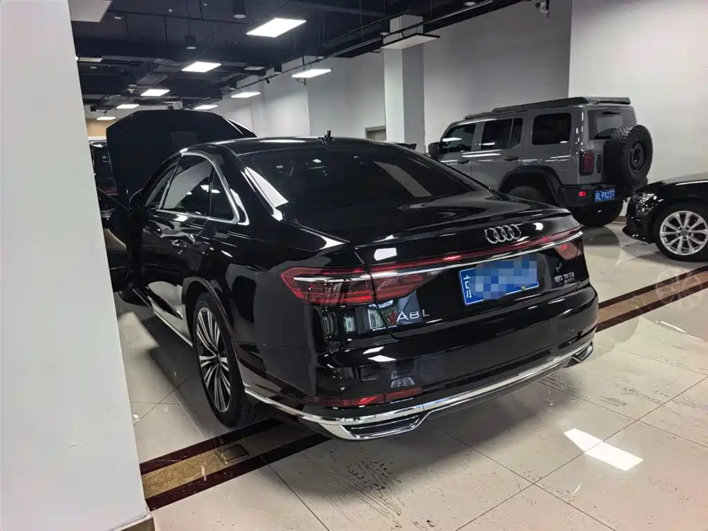 Audi A8L 55 TFSI quattro