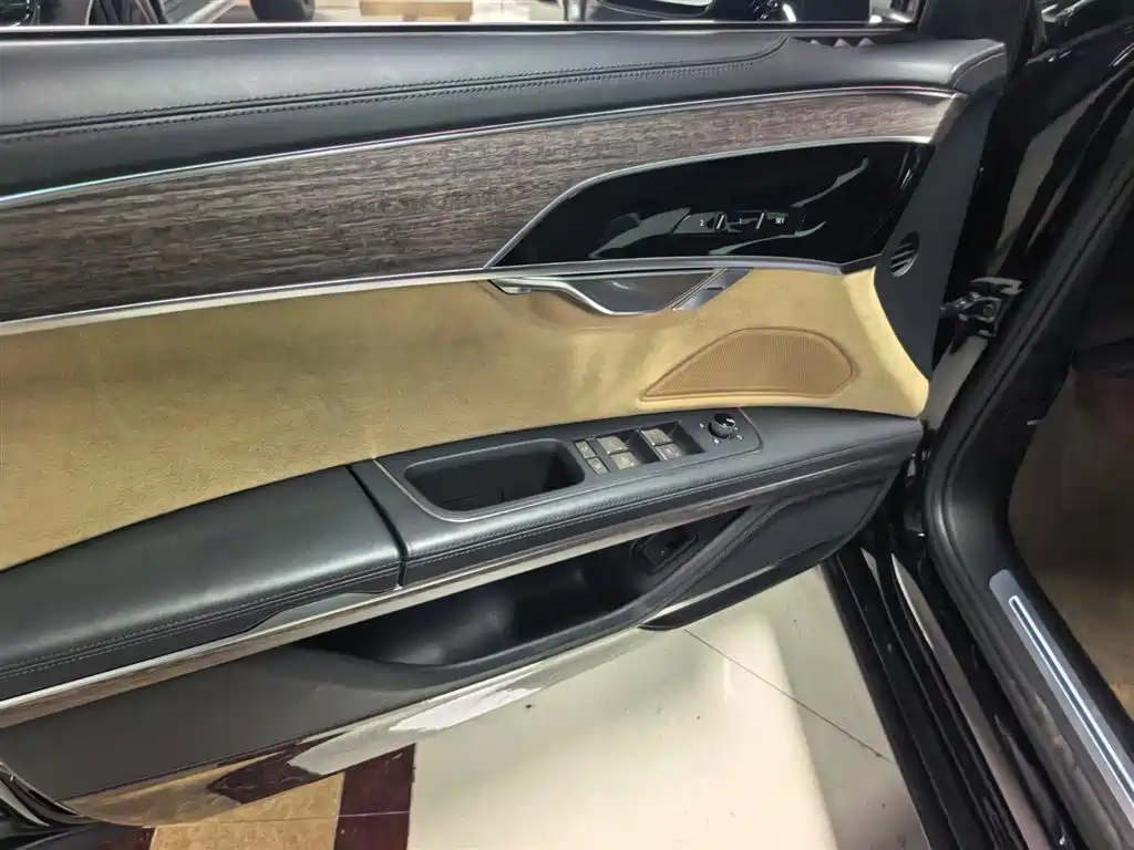 Audi A8L 55 TFSI quattro