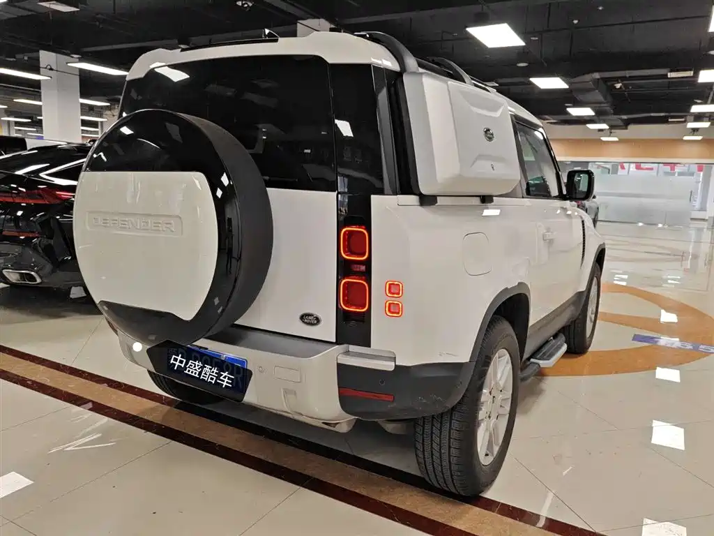 Land Rover Defender 2024 90 2.0T P300 S