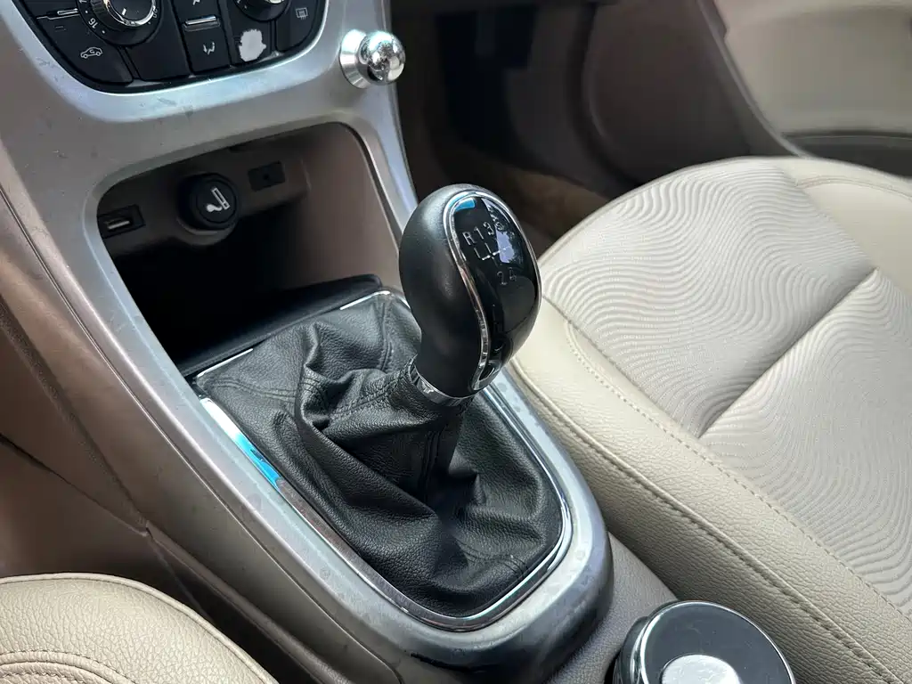 Buick Excelle GT 2013 1.6L Manual Entry Edition