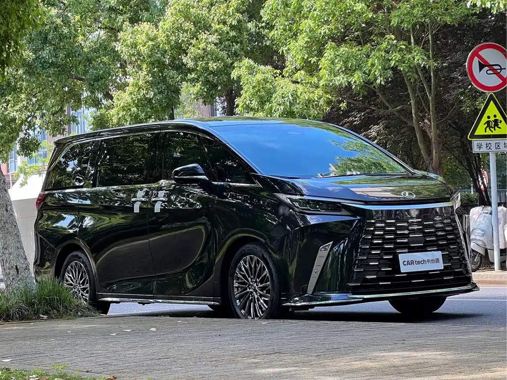 Lexus LM 500h 6-Seater Supreme Edition