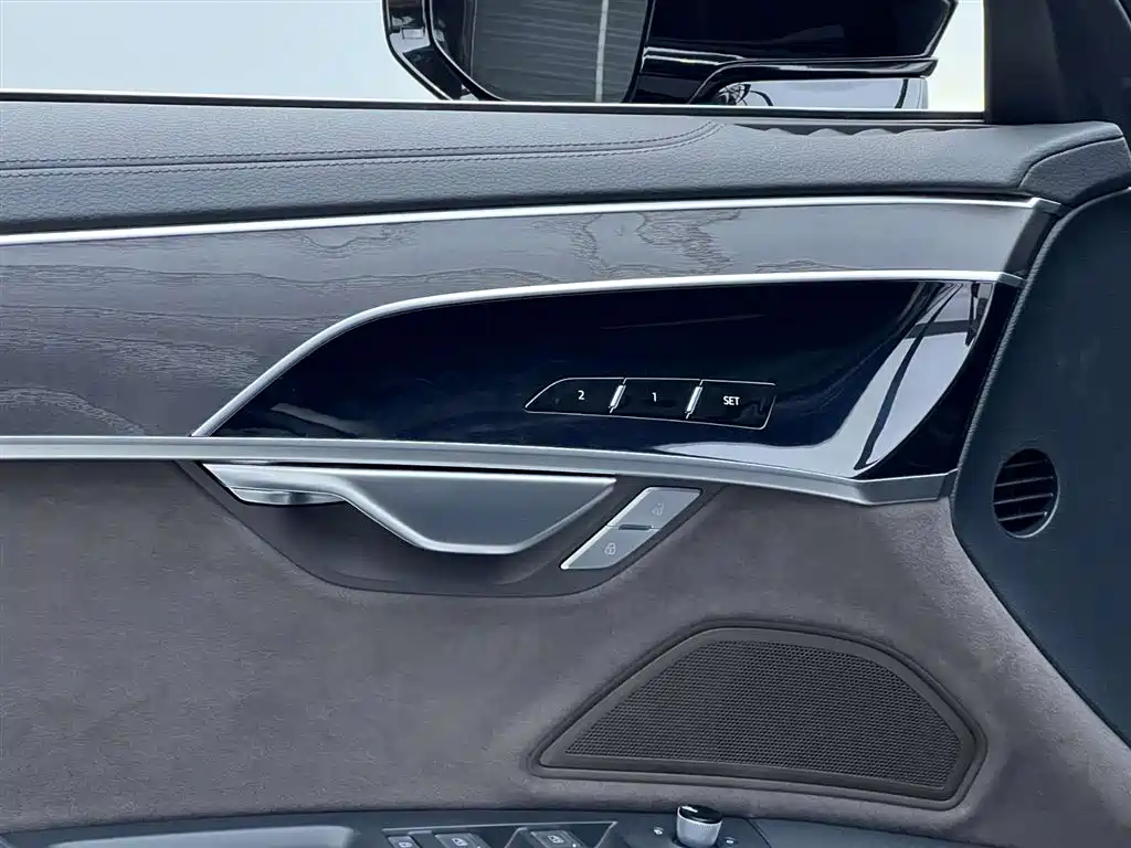 Audi A8L 50 TFSI quattro Selection Plus