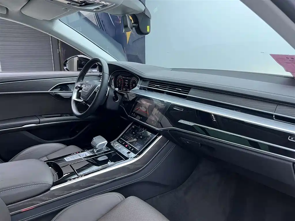 Audi A8L 50 TFSI quattro Selection Plus