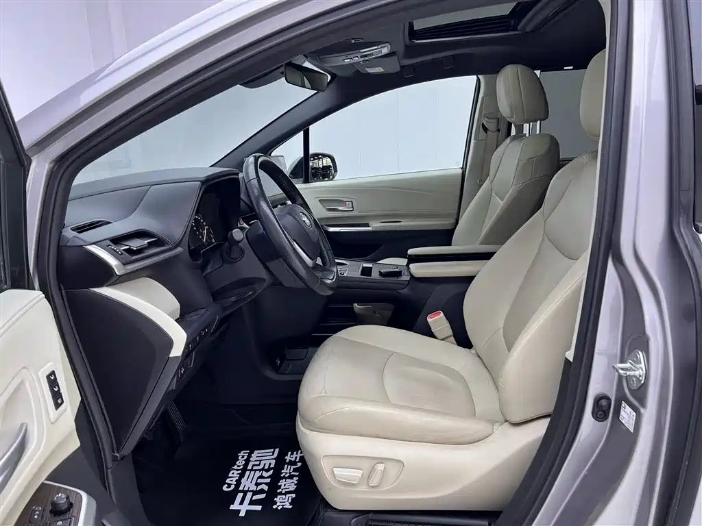 Toyota Granvia 2023 2.5L Hybrid Noble PLUS Edition