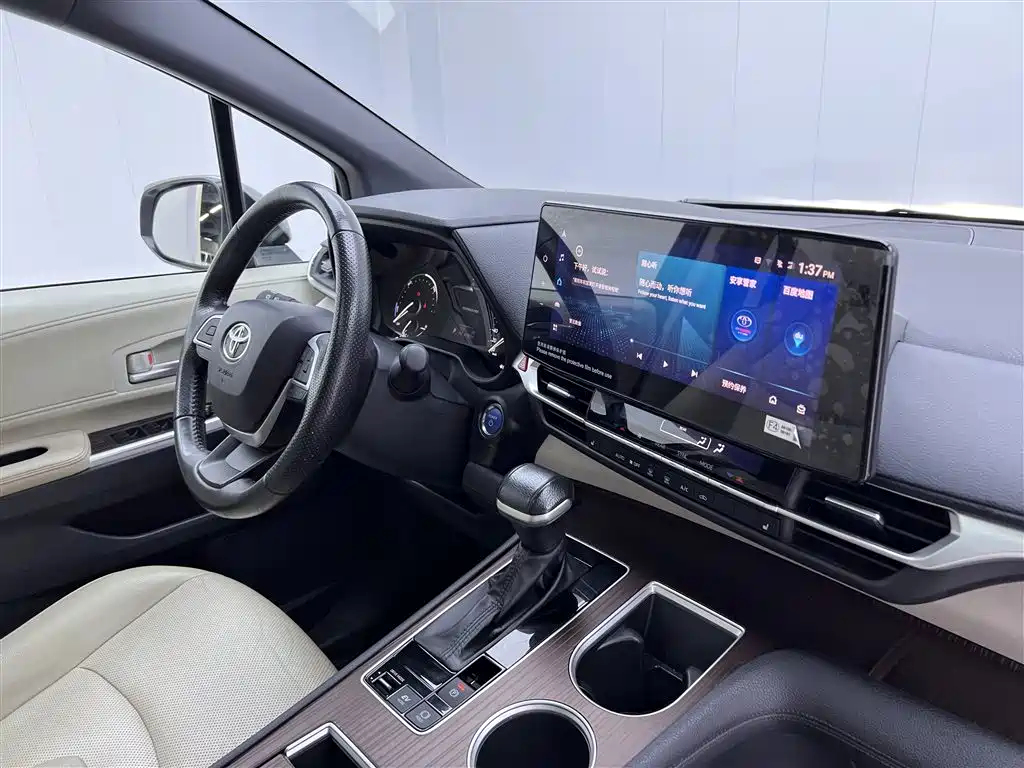 Toyota Granvia 2023 2.5L Hybrid Noble PLUS Edition
