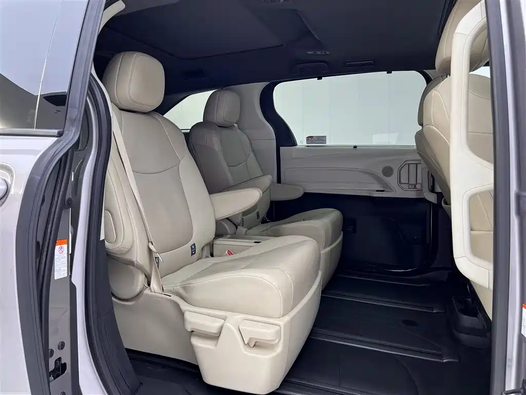 Toyota Granvia 2023 2.5L Hybrid Noble PLUS Edition