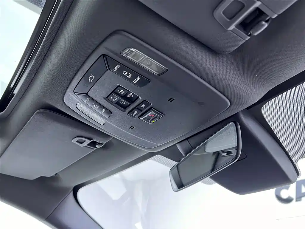 Toyota Granvia 2023 2.5L Hybrid Noble PLUS Edition