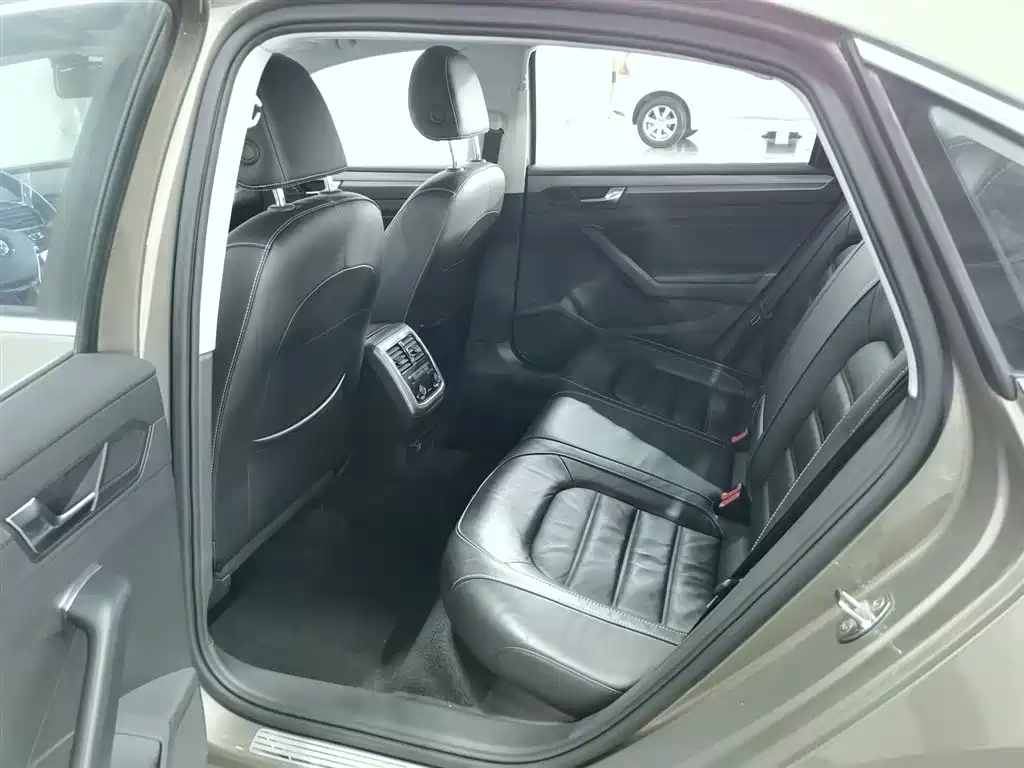 Volkswagen Passat 2017 330TSI DSG Zunrong Edition