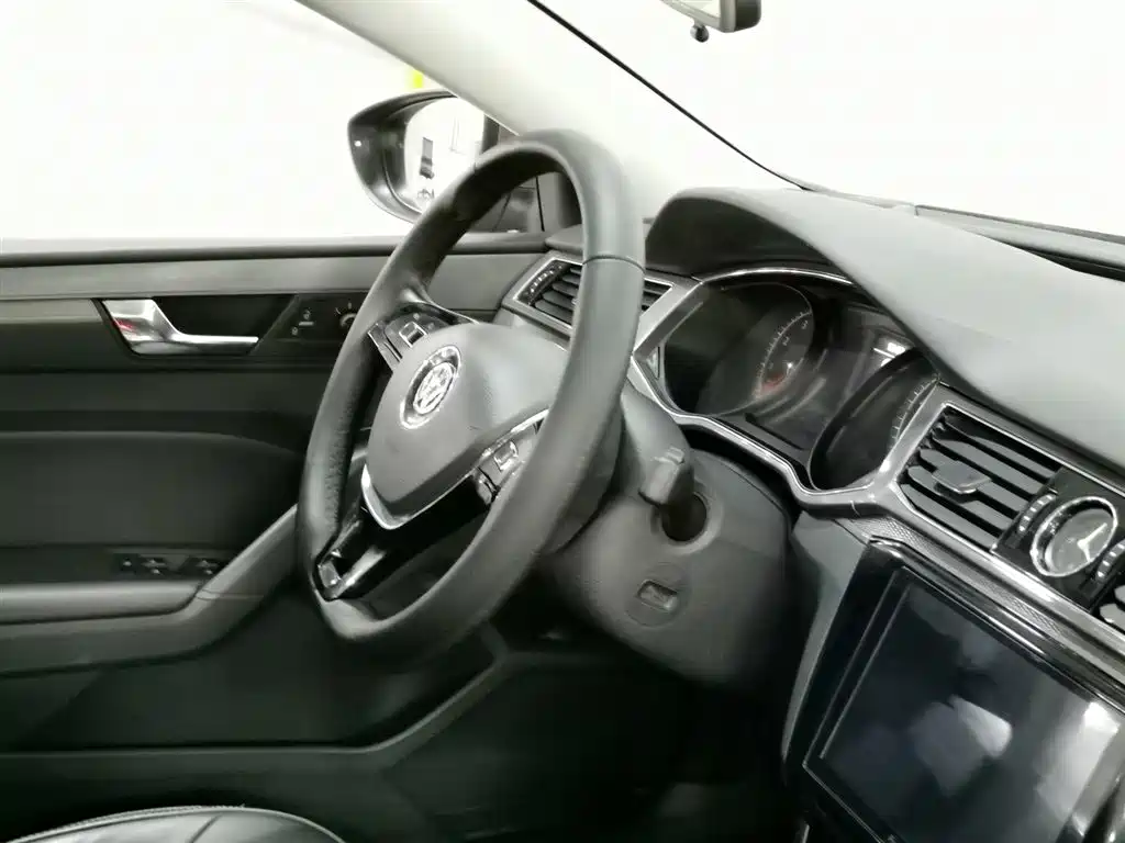 Volkswagen Passat 2017 330TSI DSG Zunrong Edition