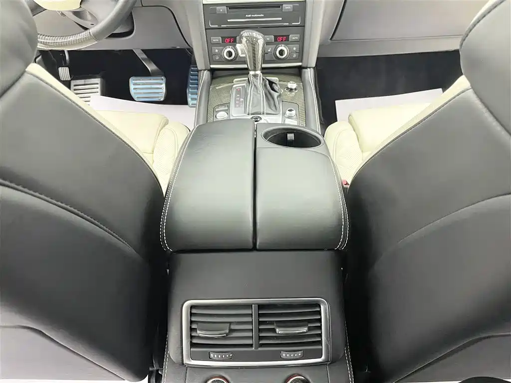 Audi Q7 2010 6.0 V12 TDI Flagship