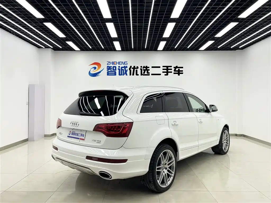 Audi Q7 2010 6.0 V12 TDI Flagship