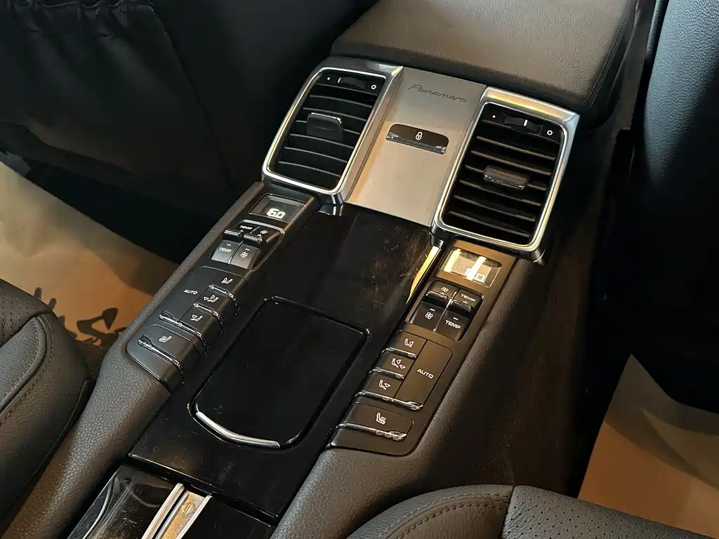 Porsche Panamera 2014 Panamera 4 3.0T