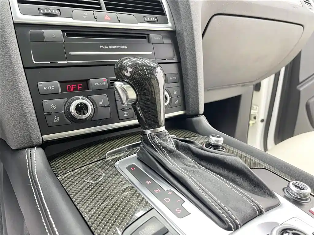 Audi Q7 2010 6.0 V12 TDI Flagship