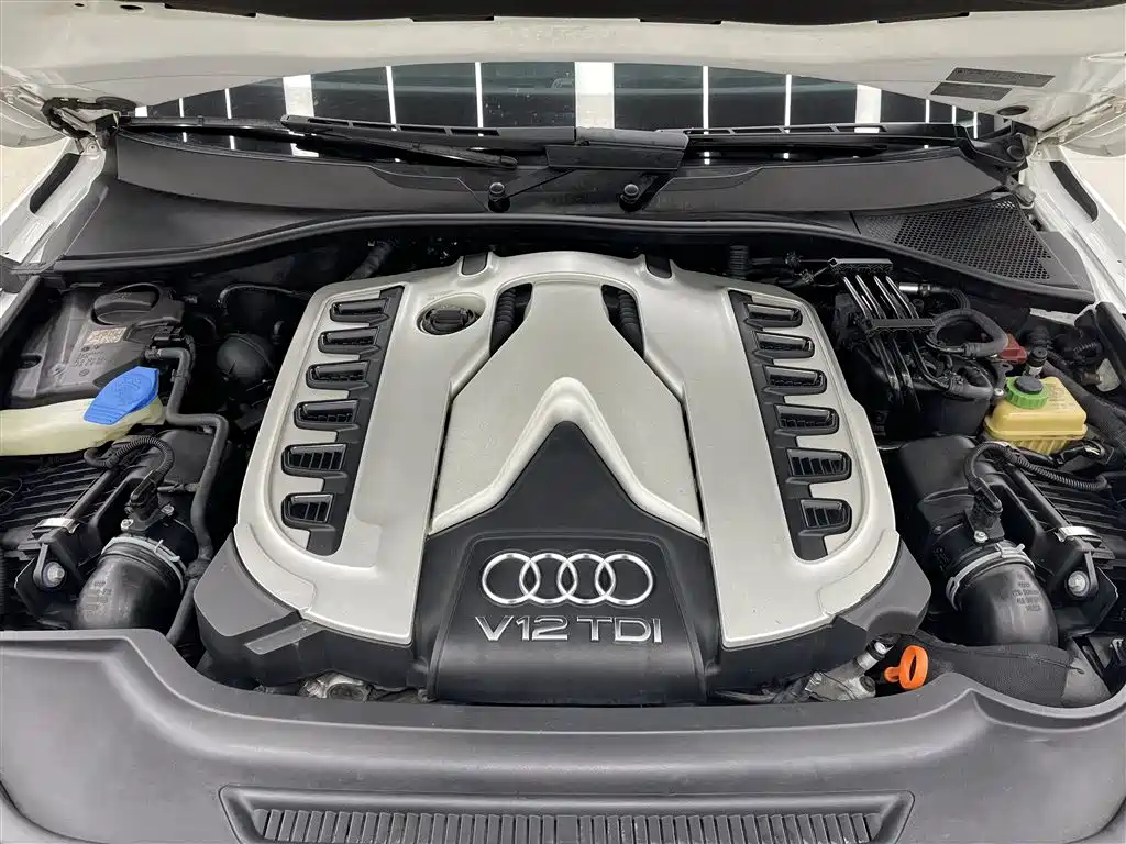 Audi Q7 2010 6.0 V12 TDI Flagship