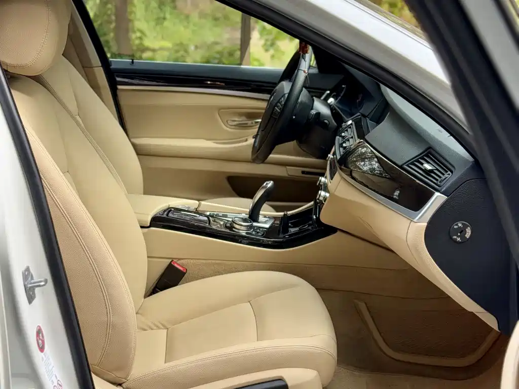 BMW 5 Series 2014 530Li Leading Edition