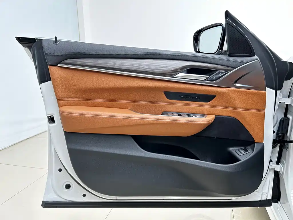 BMW 6 Series GT 2019 630i Luxury Design Package