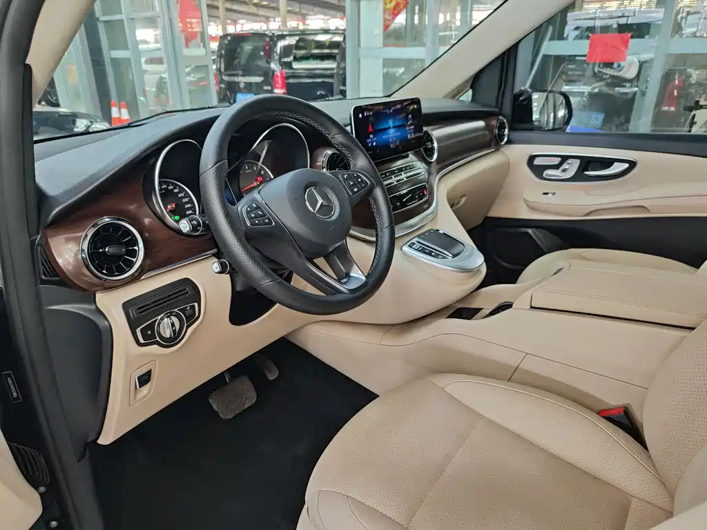 Mercedes-Benz V-Class 2022 V 260 Navigator Edition