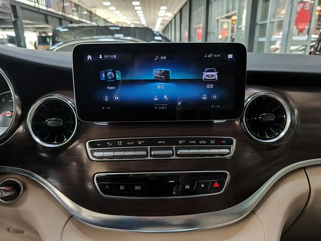 Mercedes-Benz V-Class 2022 V 260 Navigator Edition