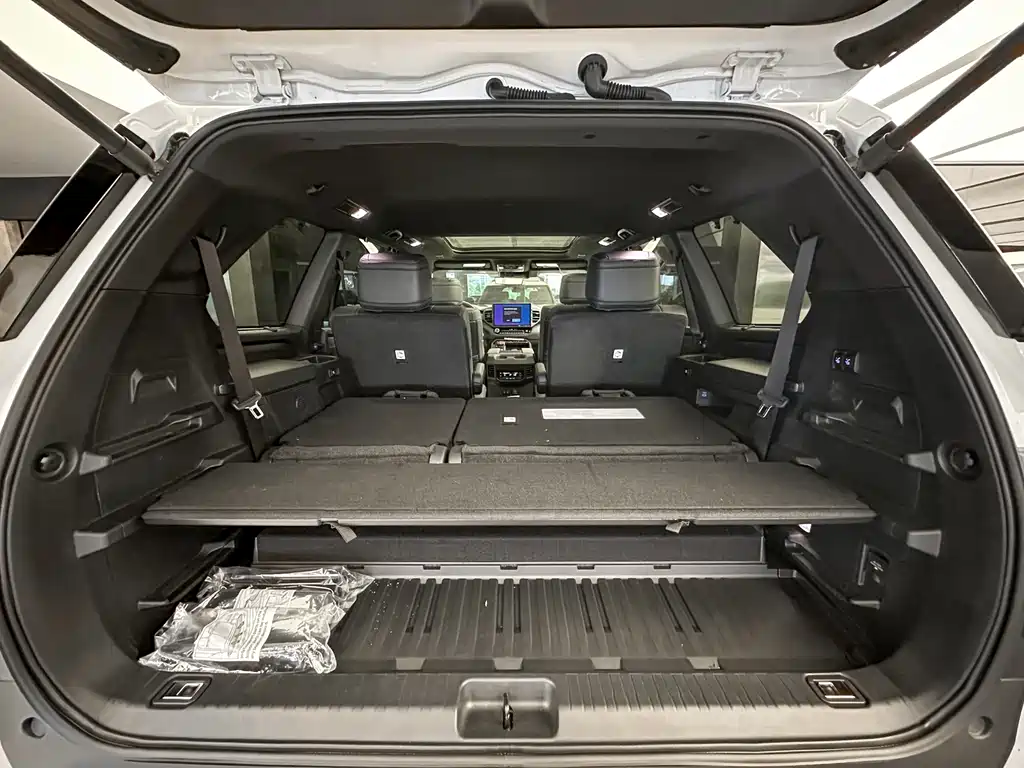 Toyota Sequoia 2024 3.5T Hybrid AWD US Spec