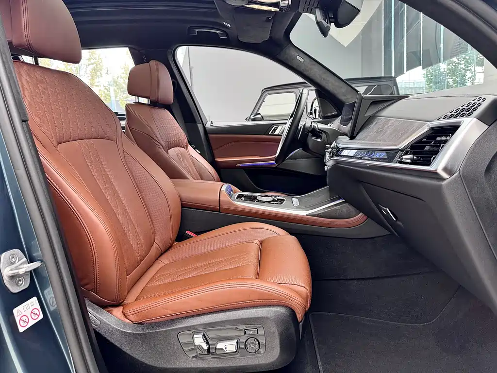 2023 BMW X7 xDrive40i Luxury Package