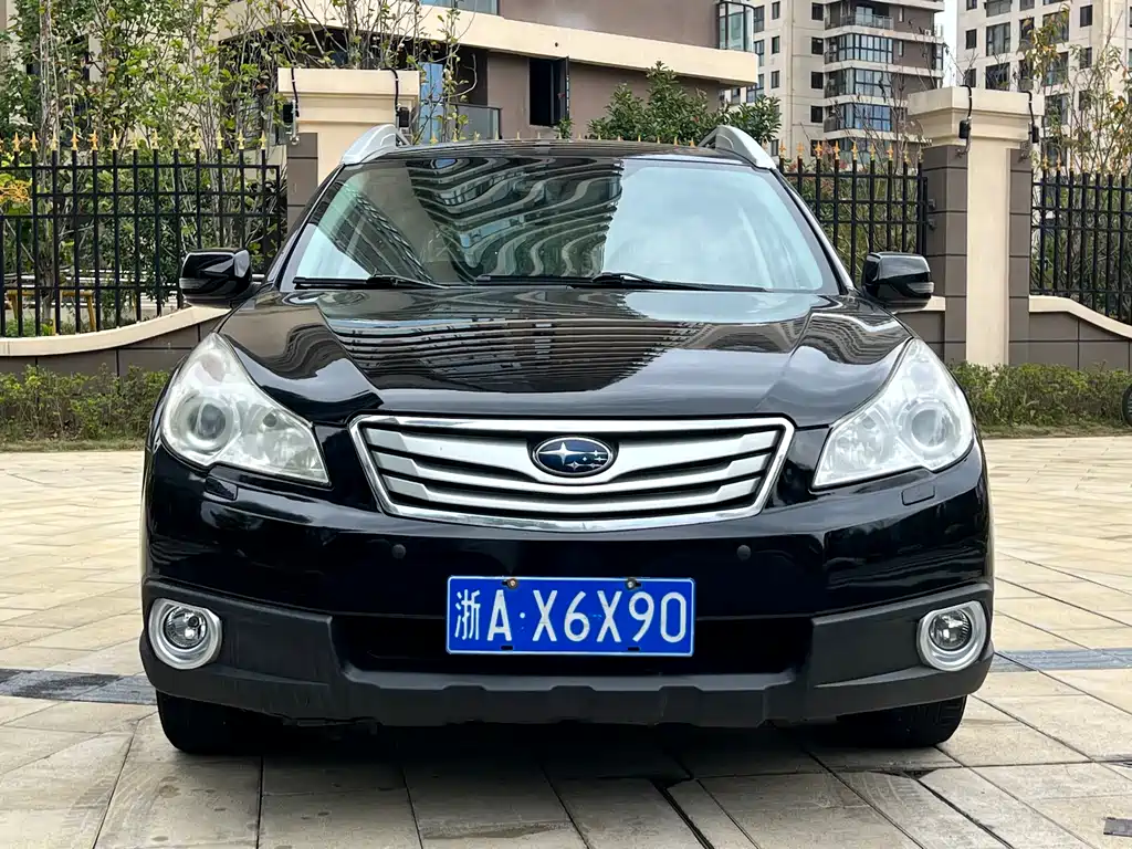 2010 Subaru Outback 2.5i Luxury Edition