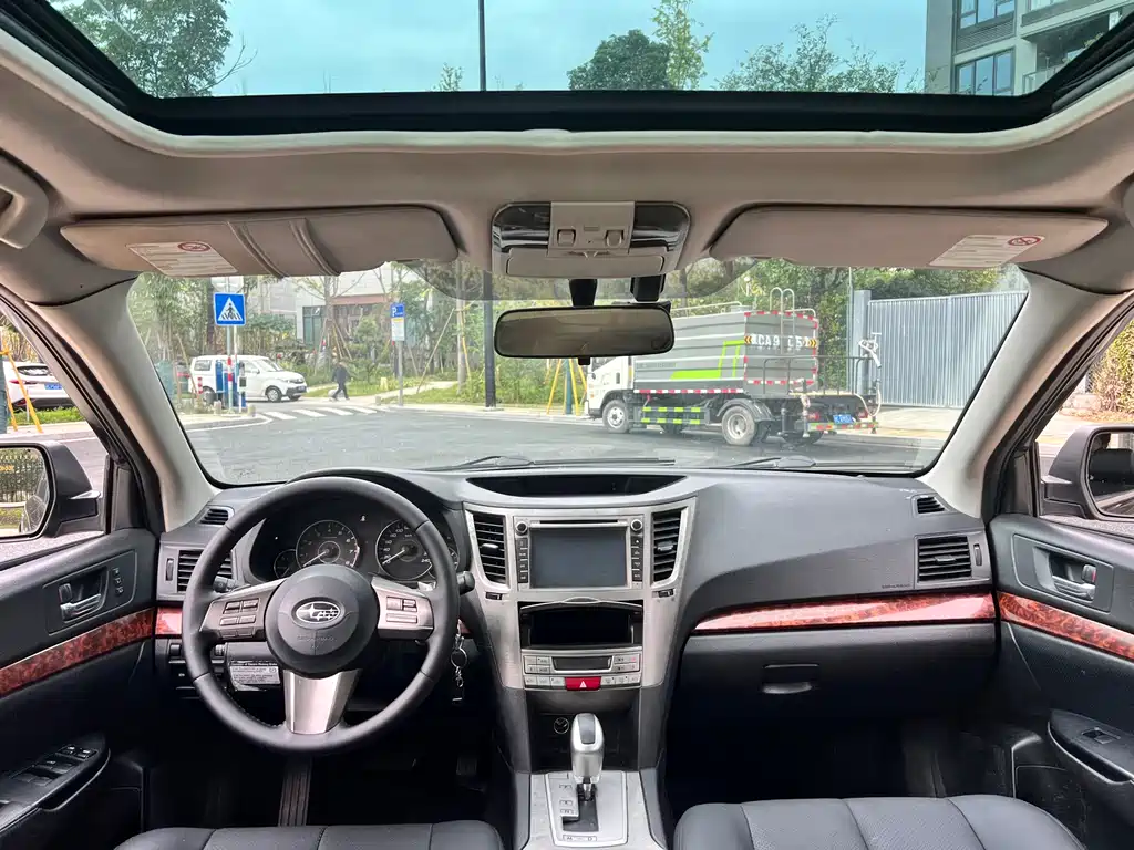 2010 Subaru Outback 2.5i Luxury Edition