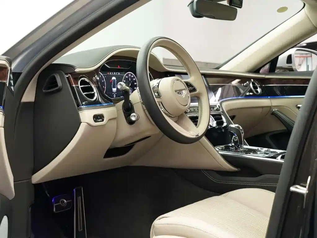 Bentley Flying Spur 2024 4.0T V8 Azure