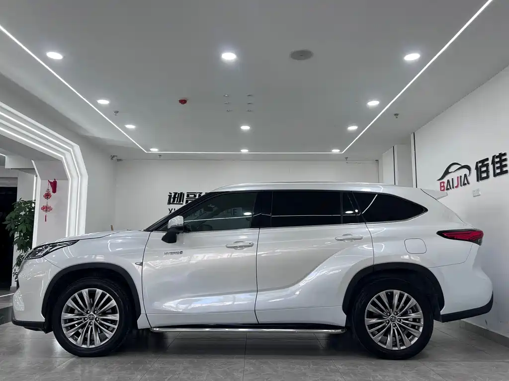 Highlander 2022 Hybrid 2.5L AWD Premium Edition 7-Seater