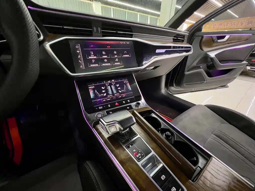 Audi A6L 2019 45 TFSI Zhenxuan Dynamic