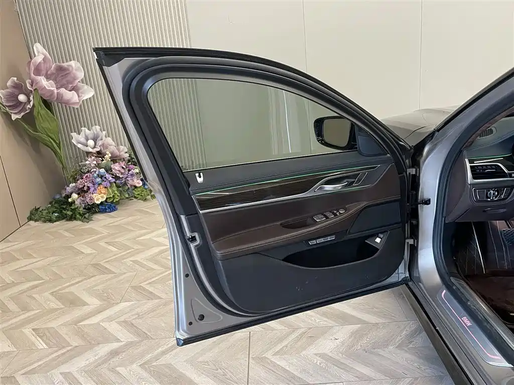 BMW 7 Series 2016 730Li Leading Edition - фото 15