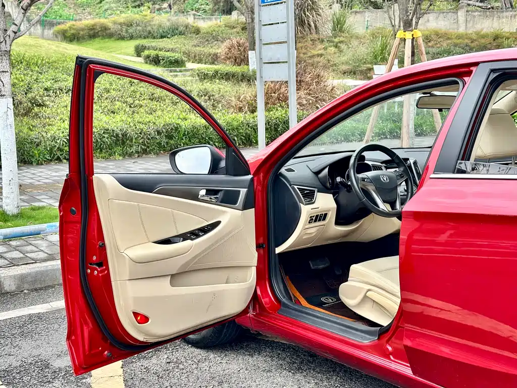 Eado 2015 1.6L Automatic Luxury