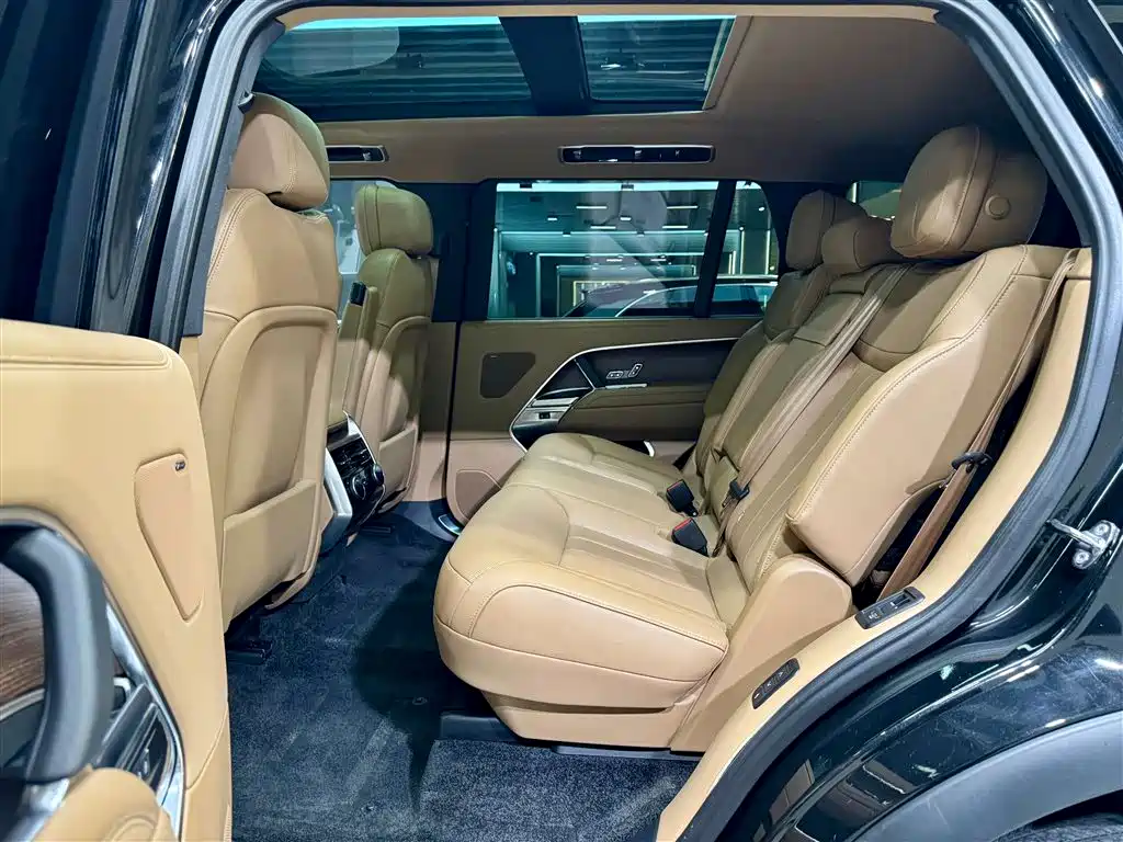 Range Rover 2024 model 3.0 L6 400PS SE LWB 7-seater