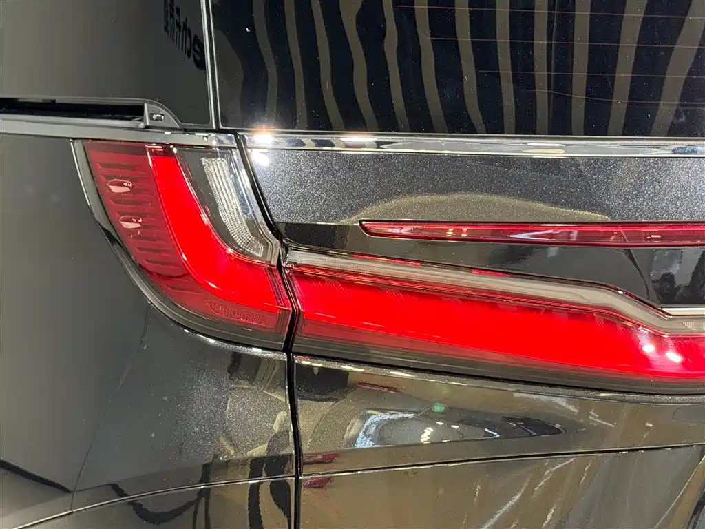 Lexus LM 2023 350h 7-Seat Elegant Edition