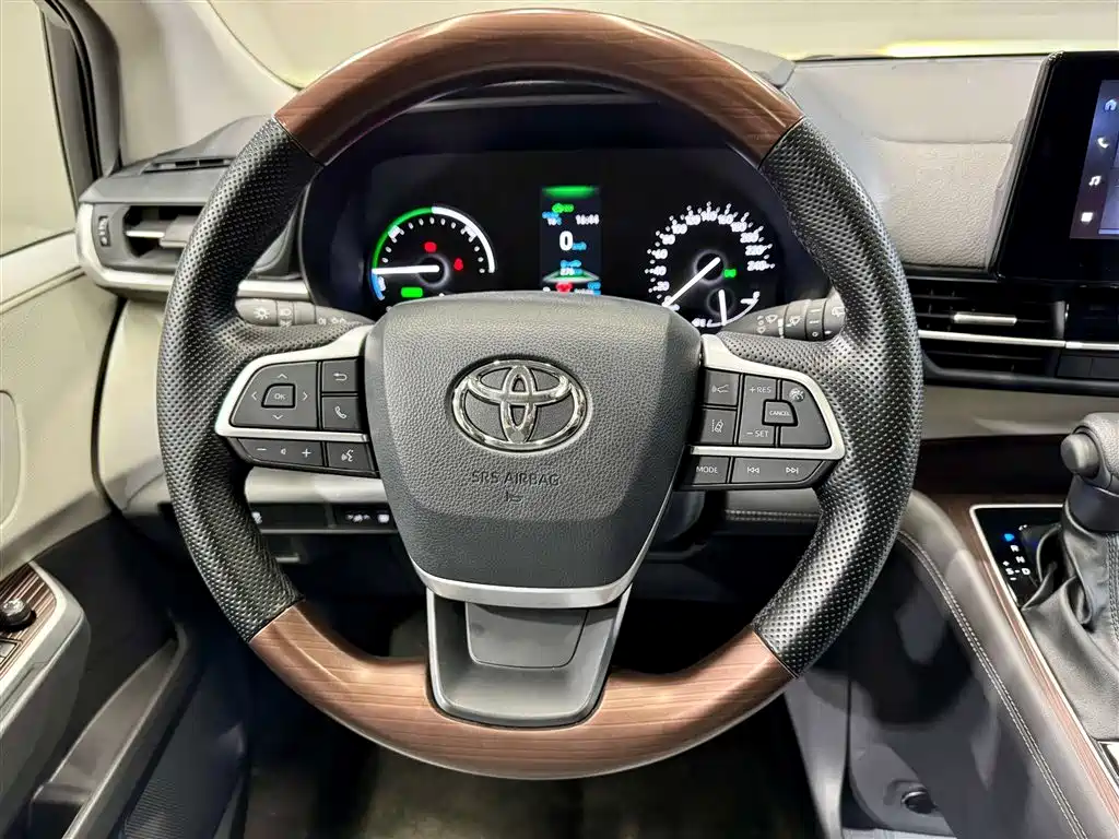 Toyota Granvia 2024 2.5L Hybrid Comfort Edition