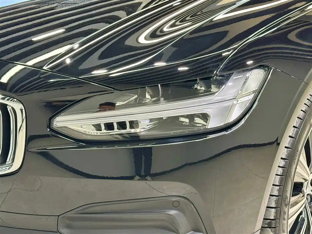Volvo S90 2025 B5 Zhiyuan Luxury Edition