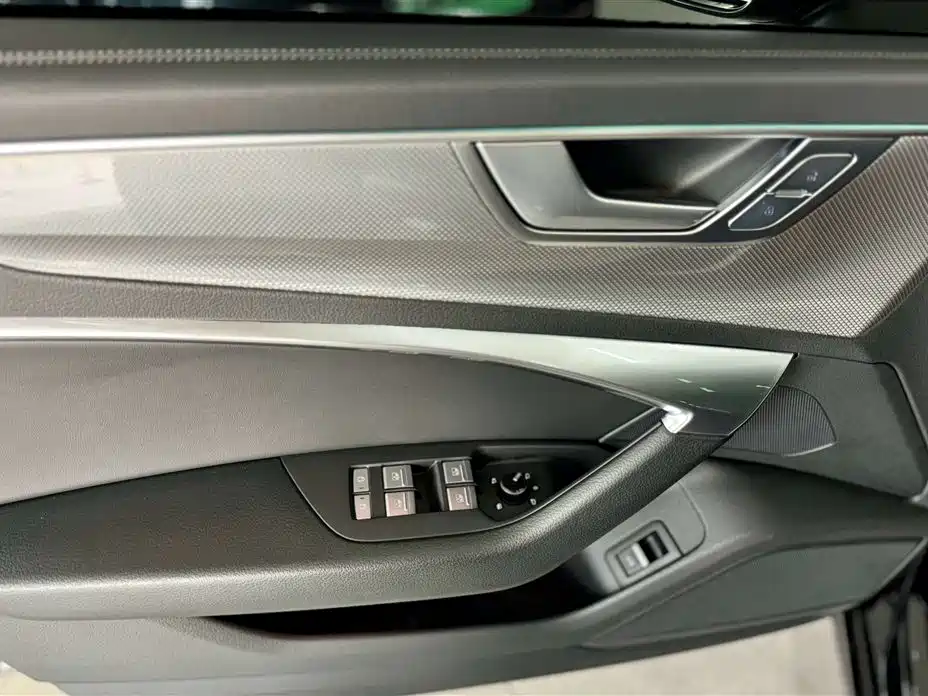 Audi A6L 2023 45 TFSI Quattro Dynamic Selection