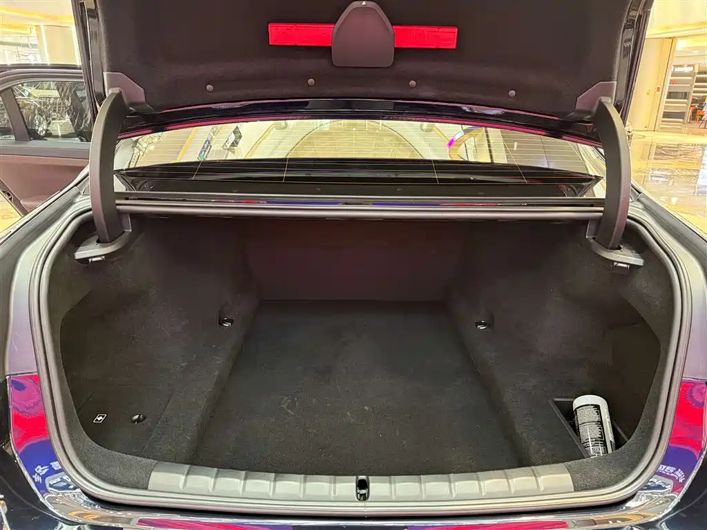 BMW 7 Series 2023 735Li M Sport Package