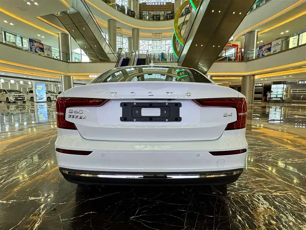 Volvo S60 2026 B4