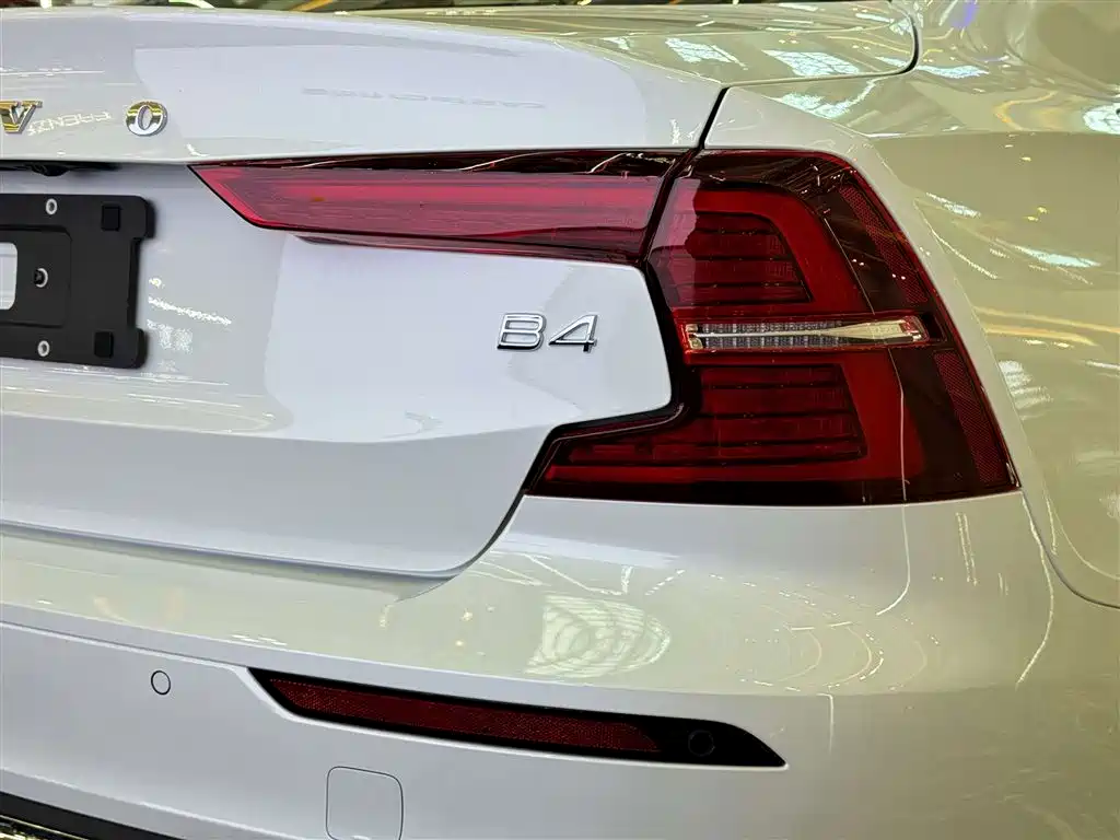 Volvo S60 2026 B4