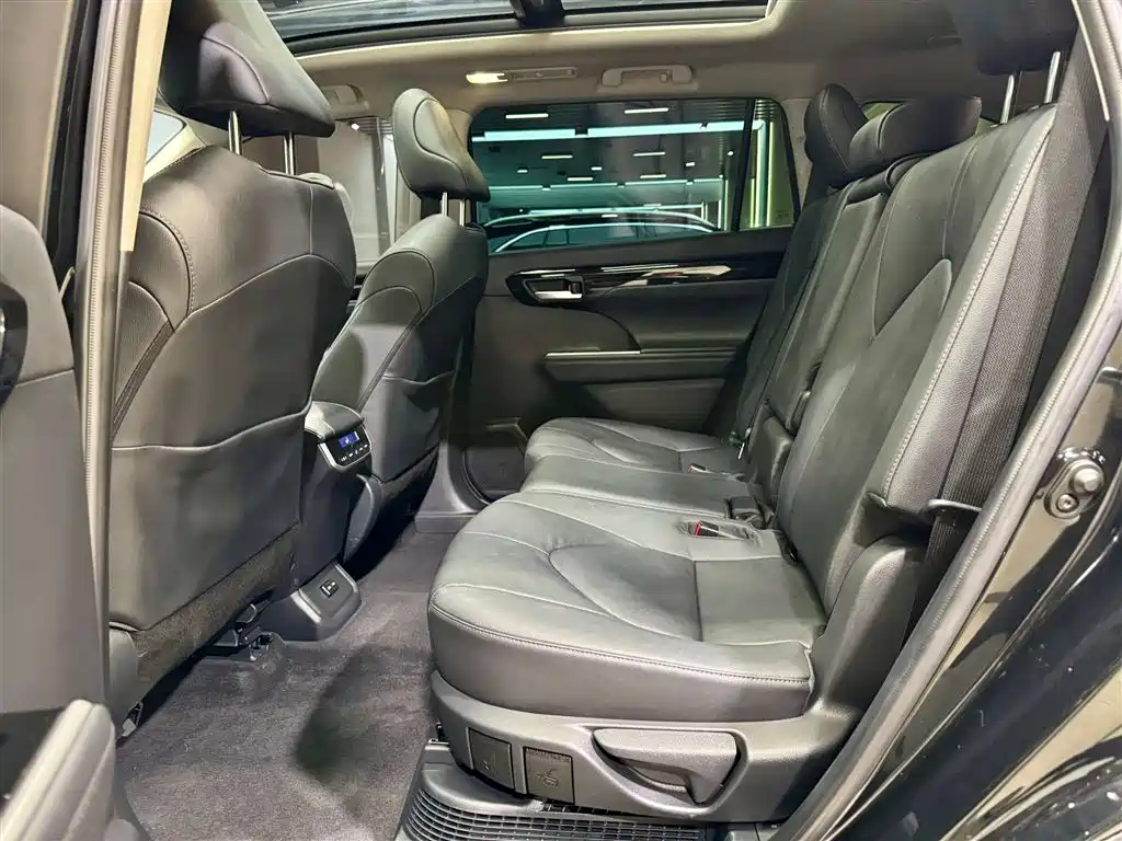 Highlander 2023 2.5L HEV AWD Premium 7-Seater