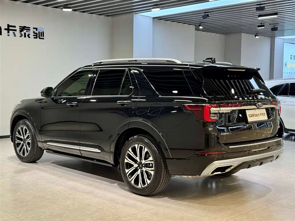 2024 Ford Explorer 2.3T EcoBoost 4WD Titanium Edition 7-Seater