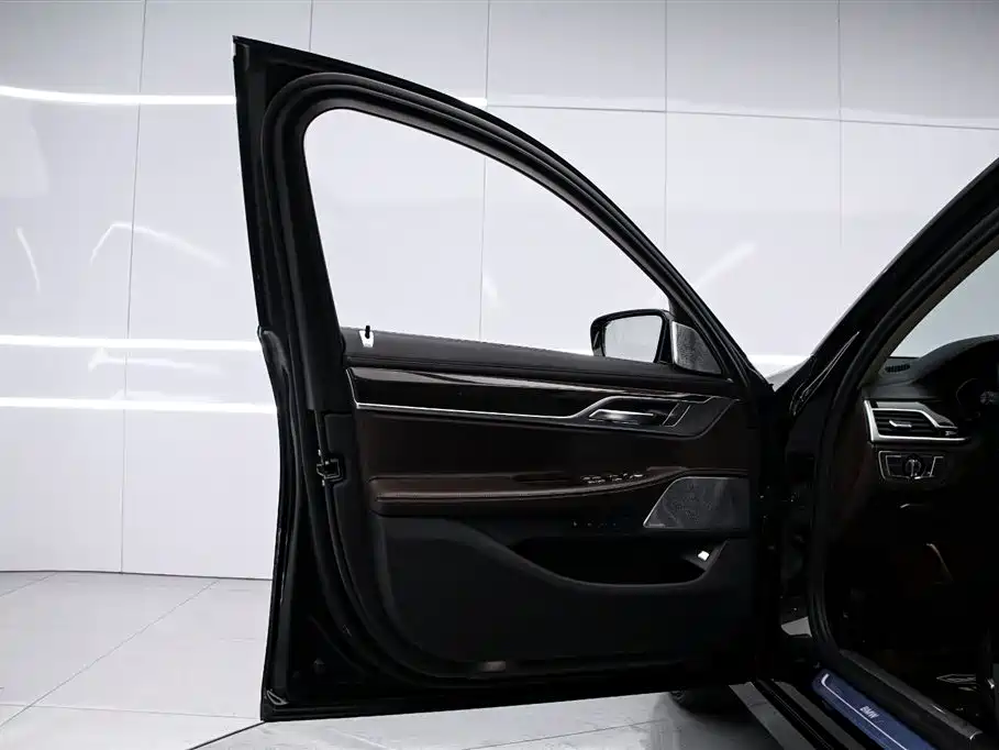 BMW 7 Series 2019 730Li Luxury Package - фото 11