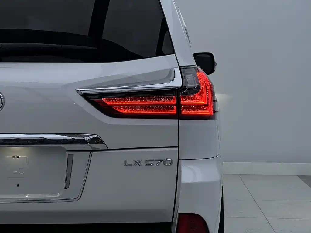 Lexus LX 2016 570 Dynamic Luxury Edition