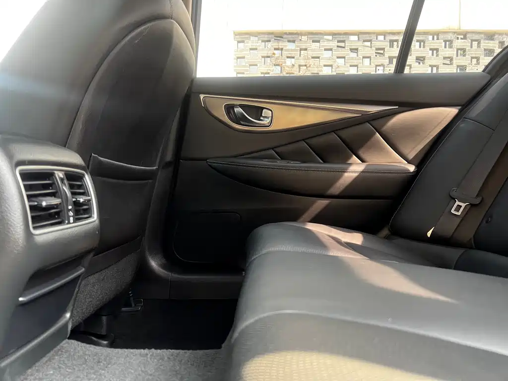 Infiniti Q50L 2.0T