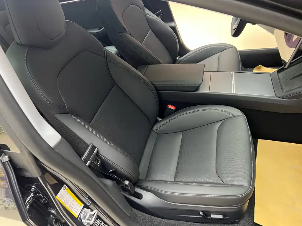 Model 3 RWD (2025 Refresh)