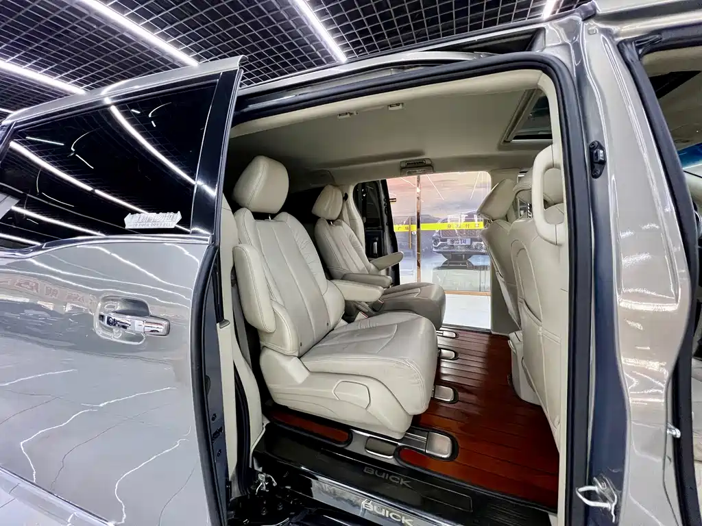 Buick GL8 2017 25S Luxury Model