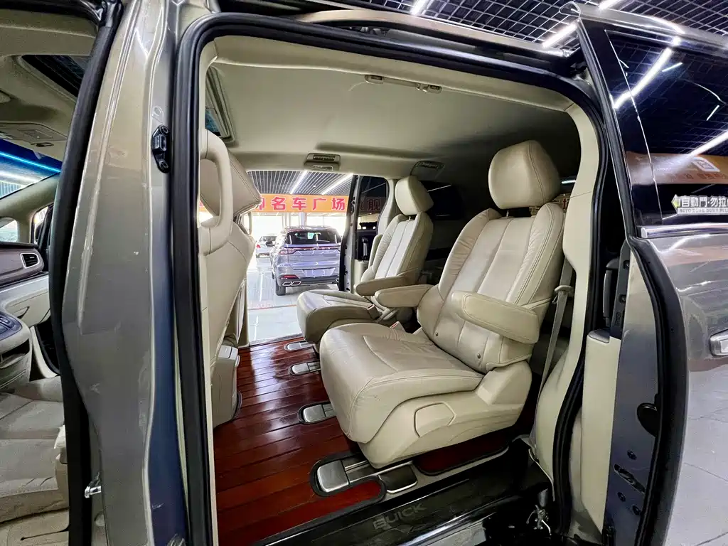 Buick GL8 2017 25S Luxury Model